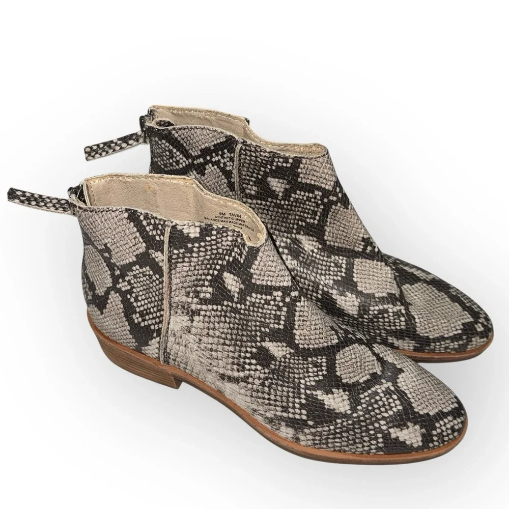 Dolce Vita Women's Tavin Ankle Boot Size‎ 9M Snake Print Faux Leather Zip Back